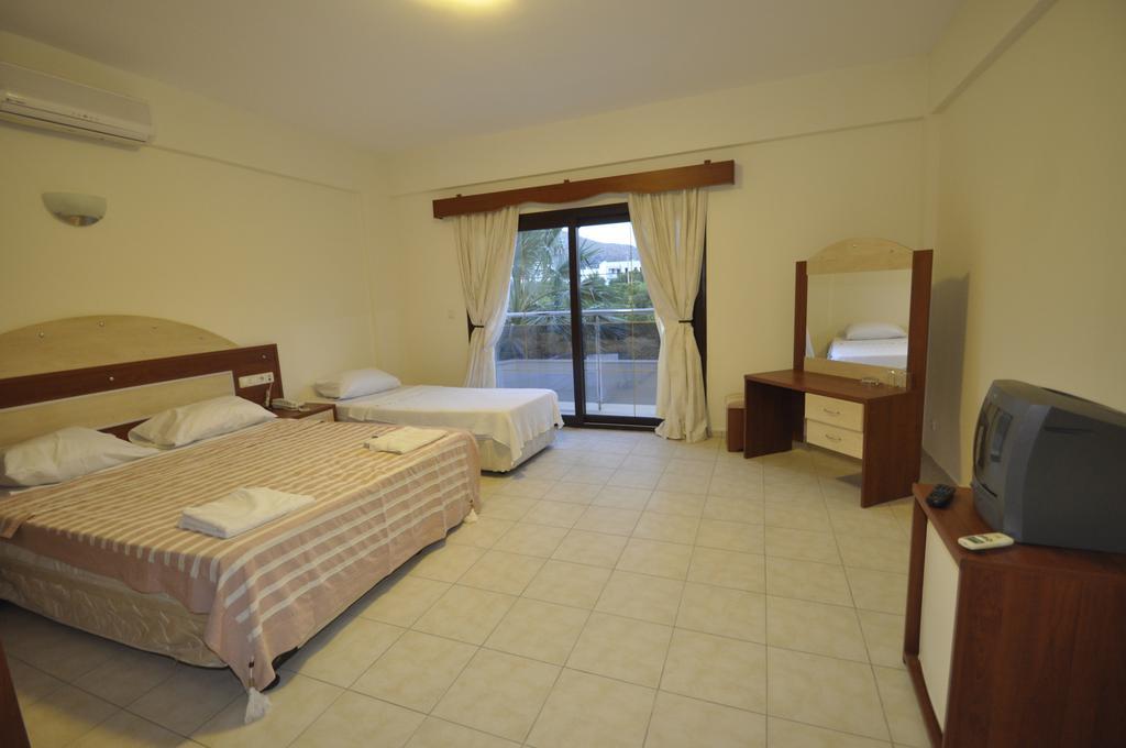 Ado Beach Hotel Turgutreis Room photo